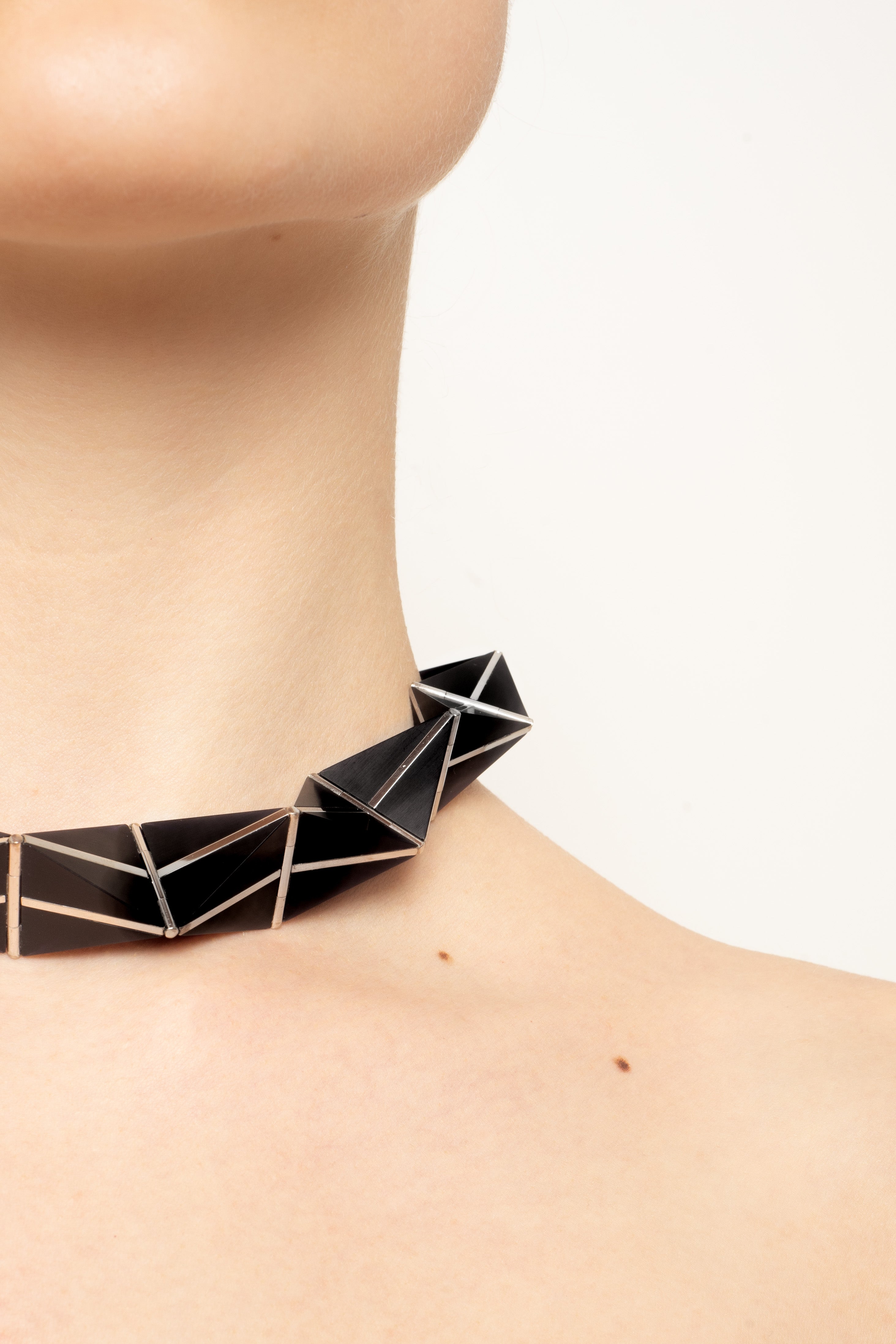 Acrylic Collier with White Gold | GEORG HORNEMANN